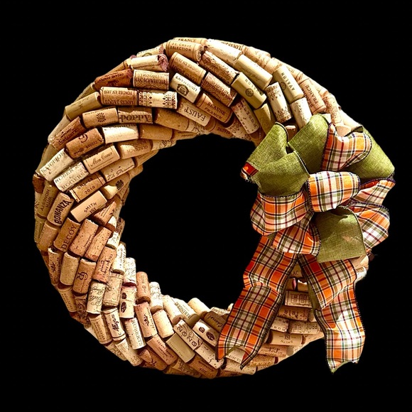 NEW! 😍 MEDIUM-LARGE WINE CORK WREATH FOR ALL OCCASIONS! By greedy vines - Picture 3 of 5